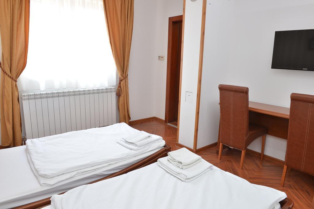 Apartment And Rooms In Club Indija Exterior foto