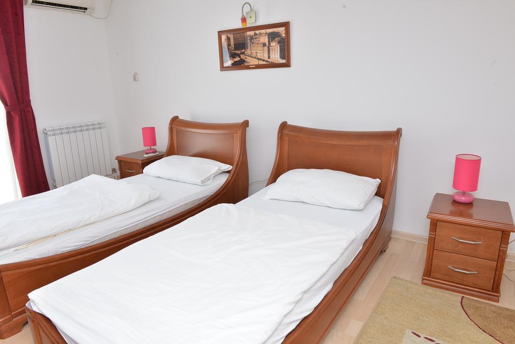 Apartment And Rooms In Club Indija Exterior foto