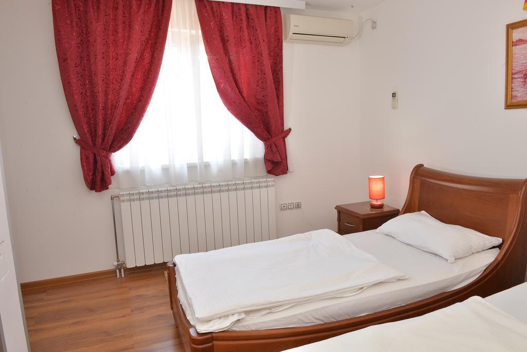 Apartment And Rooms In Club Indija Exterior foto