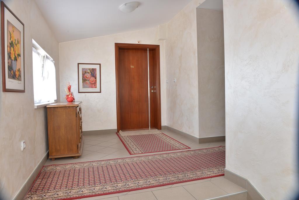Apartment And Rooms In Club Indija Exterior foto