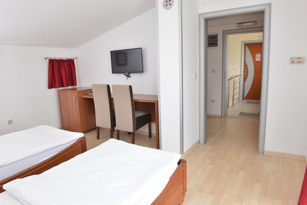 Apartment And Rooms In Club Indija Exterior foto