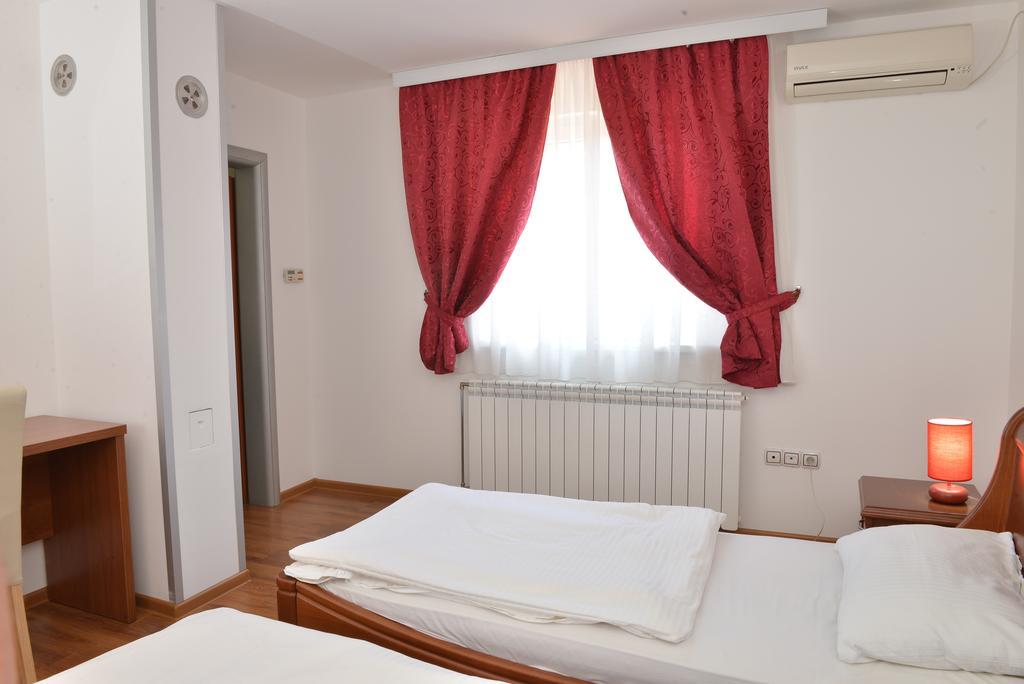 Apartment And Rooms In Club Indija Exterior foto
